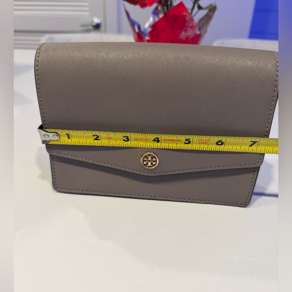 Tory Burch Gray Robinson Leather Mini Chain Bag - Picture 3 of 14